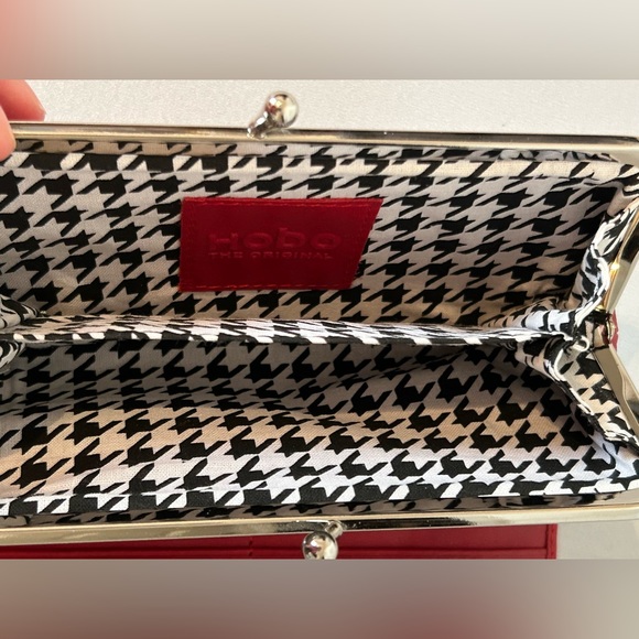 HOBO THE ORIGINAL 'Diane’ Leather Kiss Lock Bifold Clutch Wallet - Picture 6 of 10